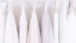 خشکشویی لباس عروس با کمترین هزینه